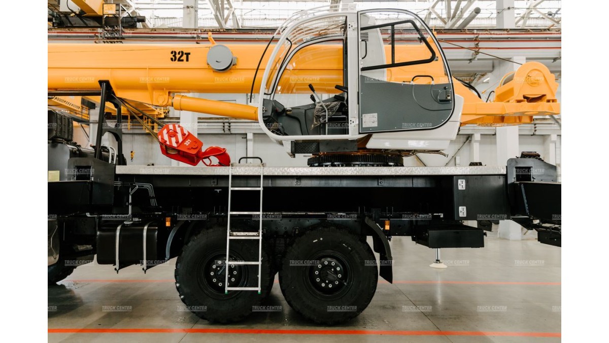 Автокран Ивановец КС-55717К-3 Airr грузоподъемностью 32 тонны