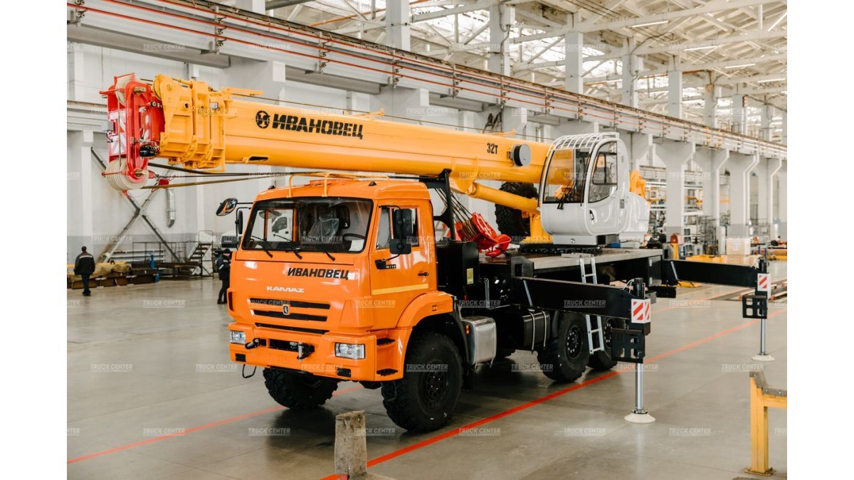 Автокран Ивановец КС-55717К-3 Airr грузоподъемностью 32 тонны