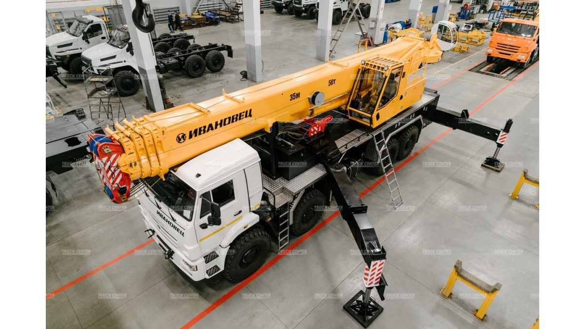 Автокран Ивановец КС-6577К-3 грузоподъемностью 50 тонн