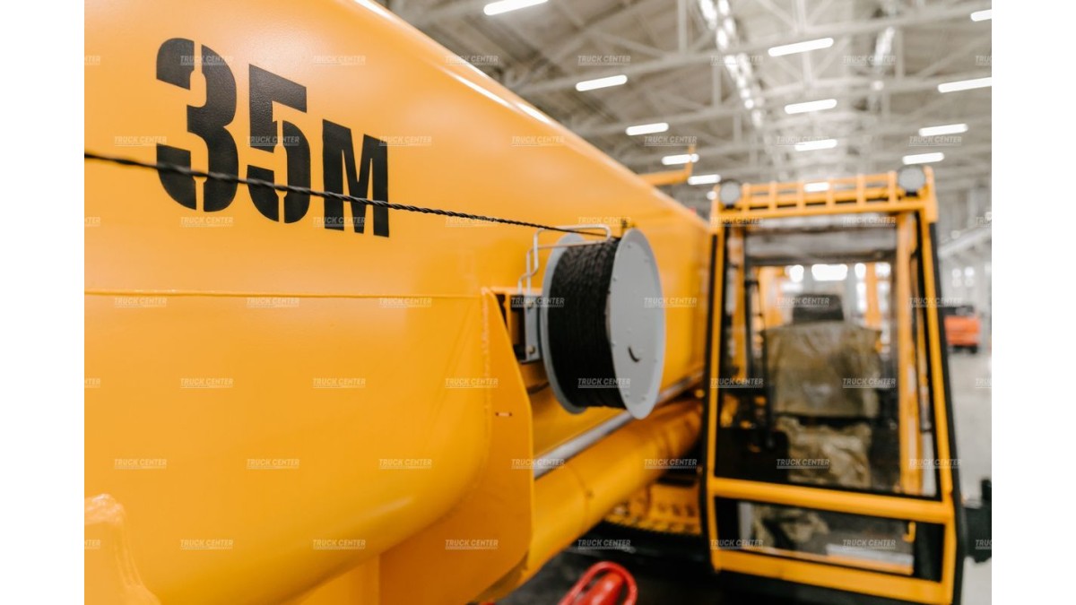 Автокран Ивановец КС-6577К-3 грузоподъемностью 50 тонн
