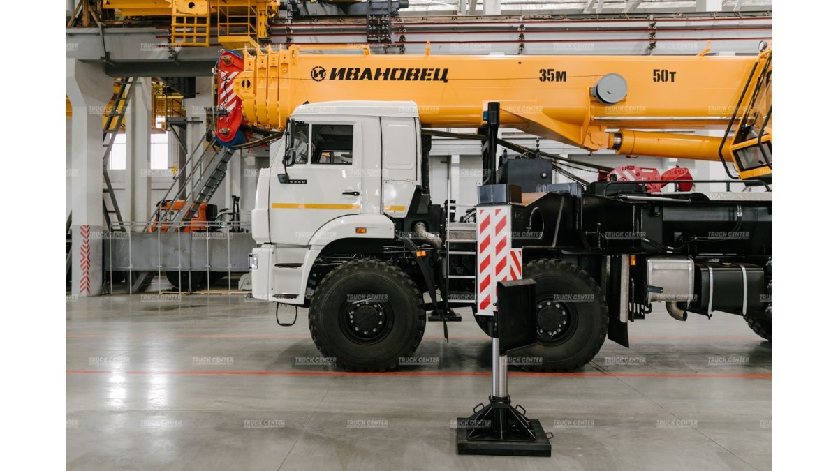 Автокран Ивановец КС-6577К-3 грузоподъемностью 50 тонн