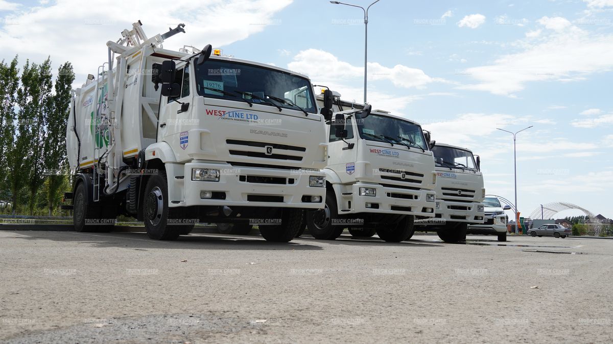 Мусоровоз с боковой загрузкой КО-440-8К объем кузова 18 м³