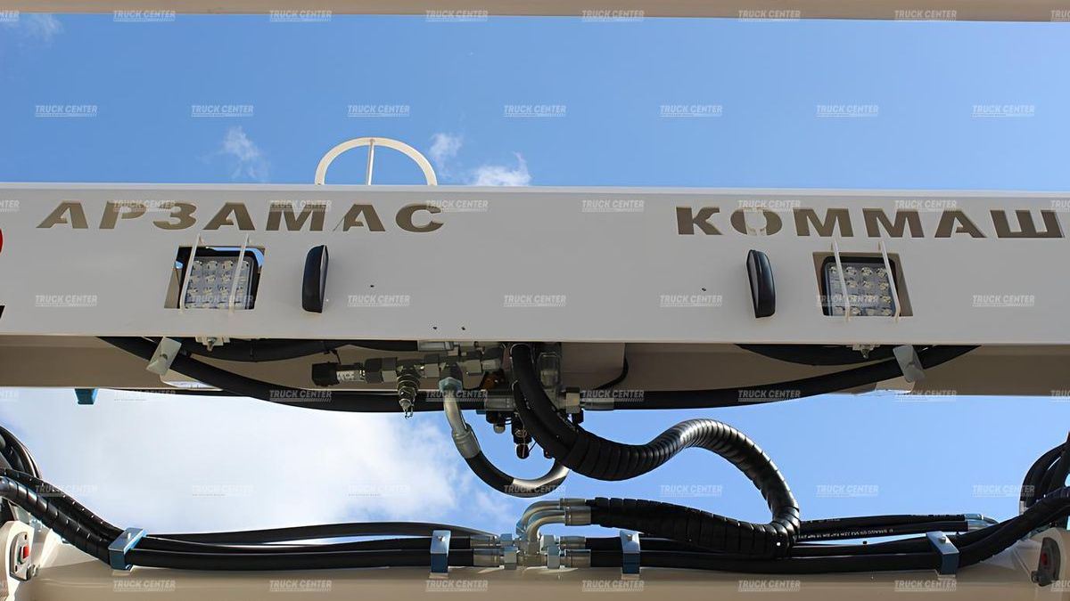 Мусоровоз с задней загрузкой КО-440JC объем кузова 19 м³