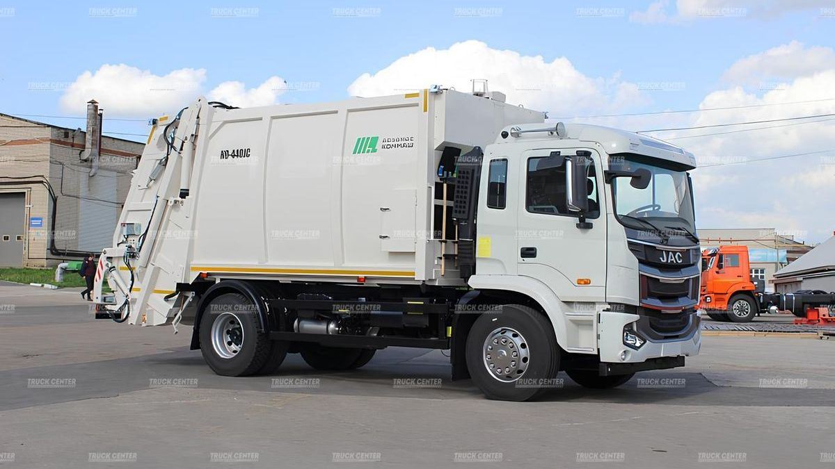 Мусоровоз с задней загрузкой КО-440JC объем кузова 19 м³