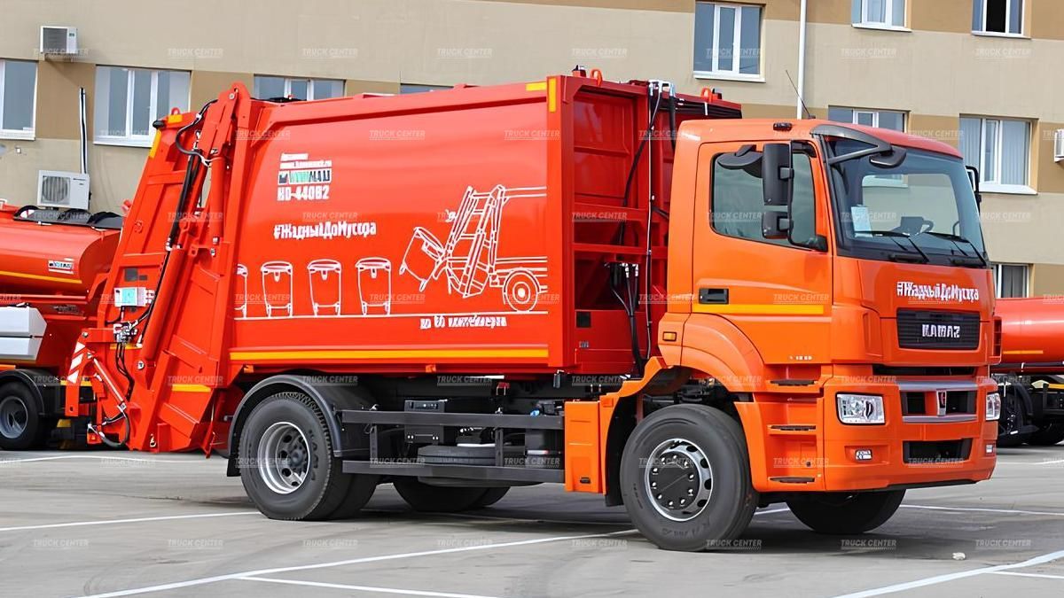 Мусоровоз с задней загрузкой КО-440В2 объем кузова 17 м³