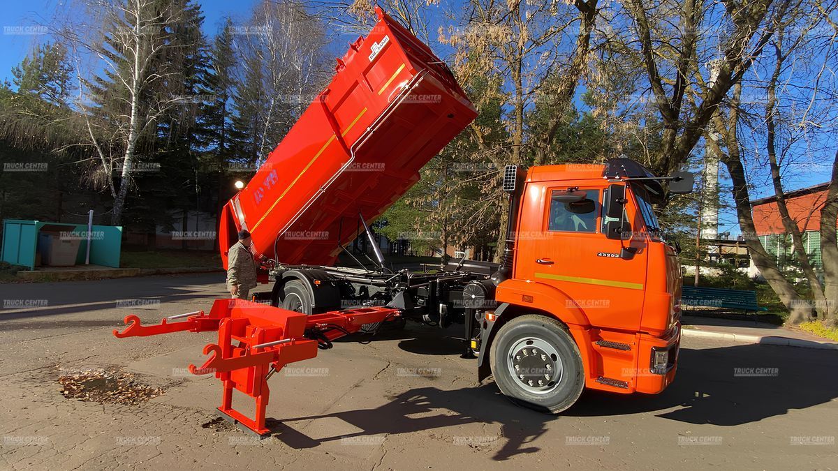 Мусоровоз с задней загрузкой КО-449-19 объем кузова 15,5 м³