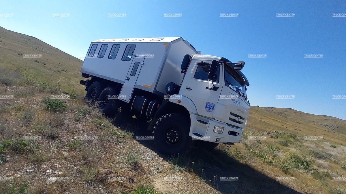 Вахтовый автобус КАМАЗ-43118 на 28 мест