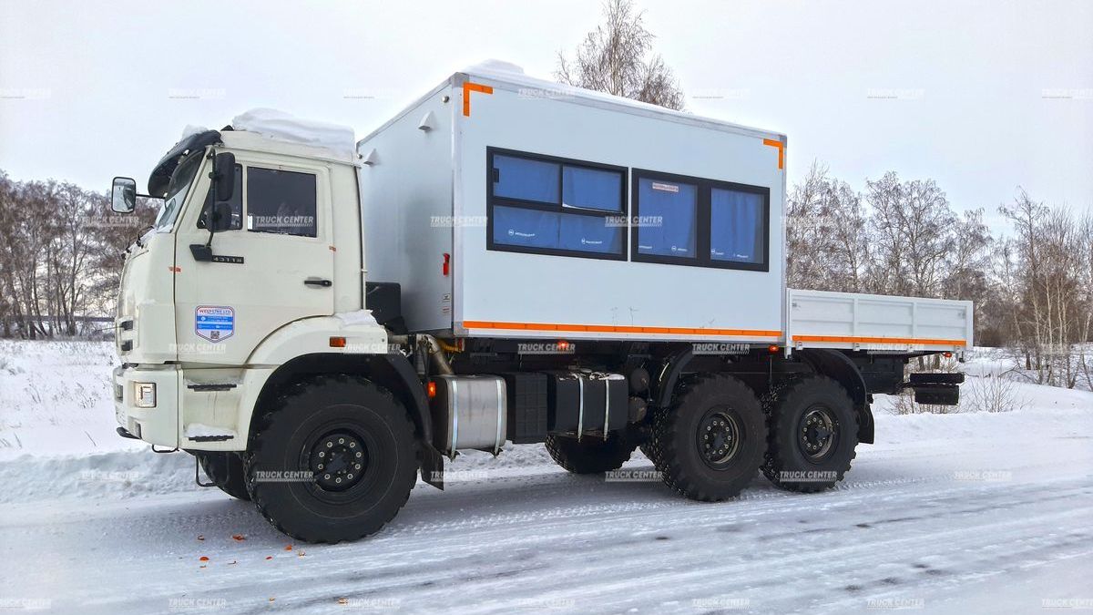 Вахтовый автобус с бортовой платформой КАМАЗ-43118 на 12-16 мест 