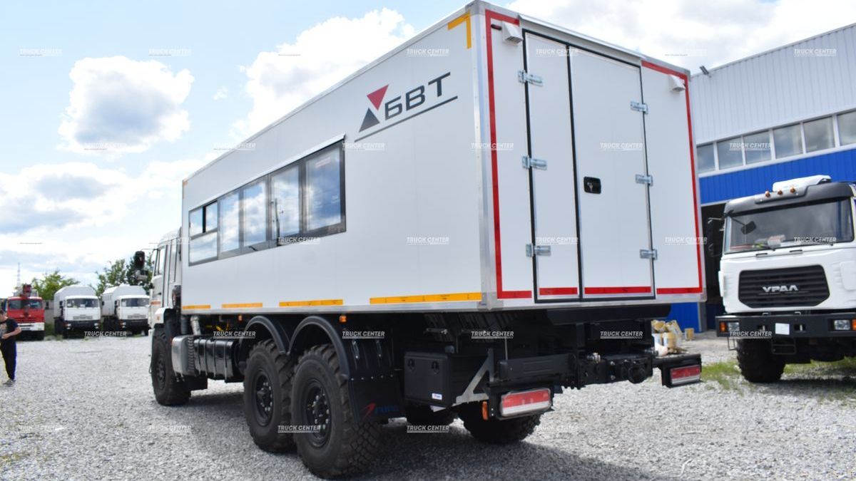 Вахтовый автобус с грузовым отсеком КАМАЗ-43118 на 22 места