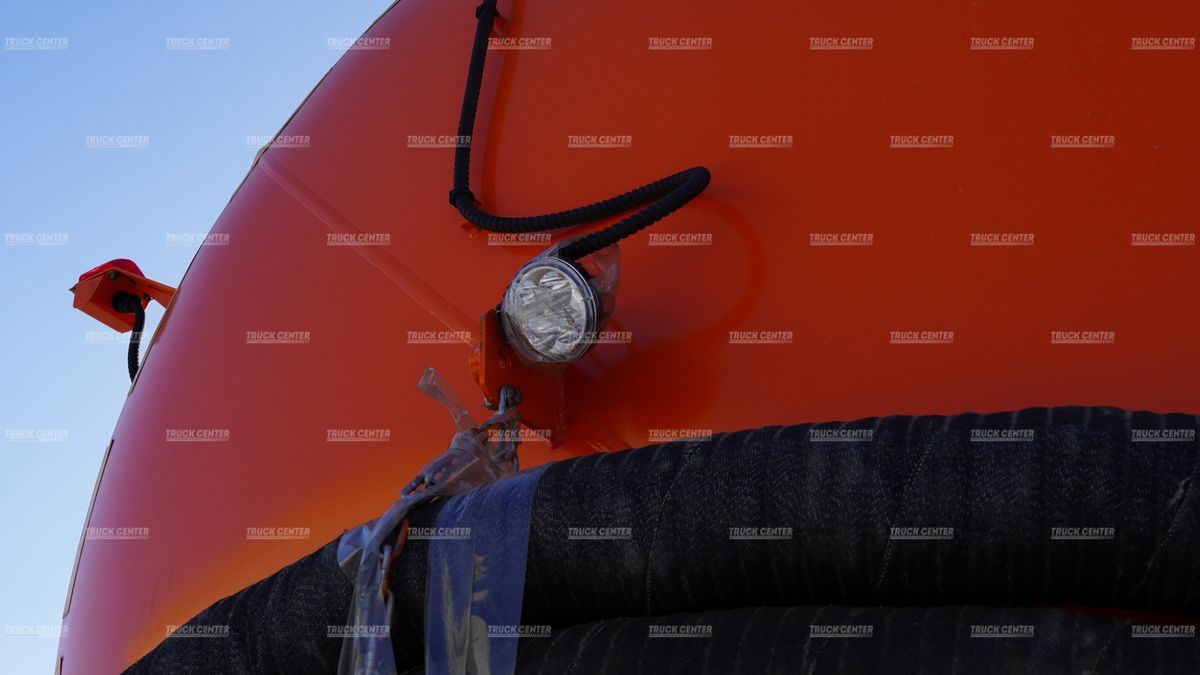 Вакуумная машина АВ-10 (ассенизатор) вместимость цистерны 10м3