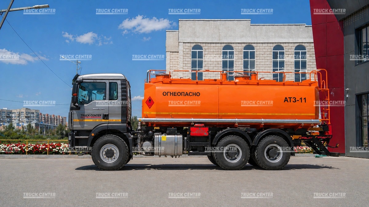 Автотопливозаправщик АТЗ-11 объёмом 11 м³ с 2 секциями на базе HOWO 6x6