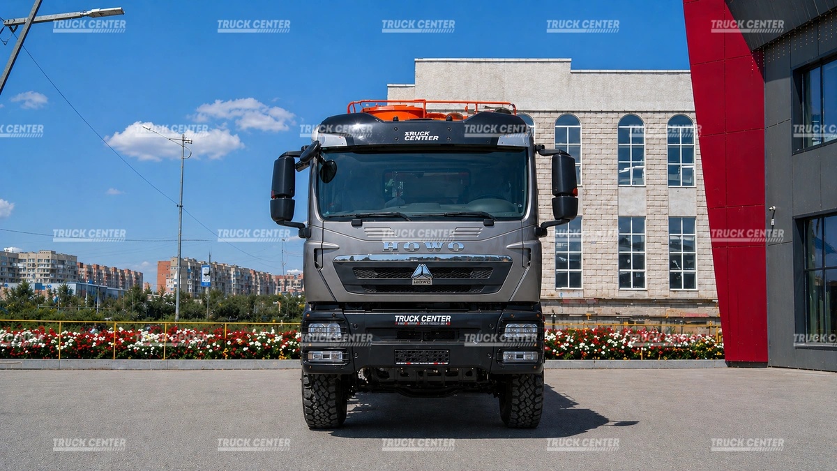 Автотопливозаправщик АТЗ-11 объёмом 11 м³ с 2 секциями на базе HOWO 6x6