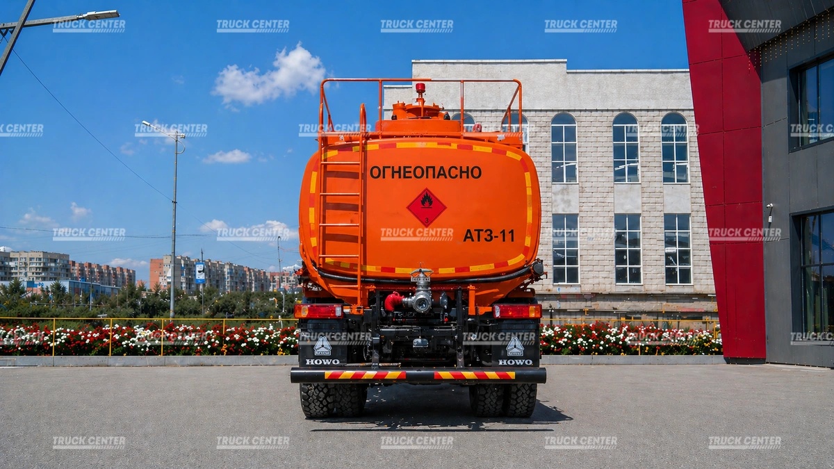 Автотопливозаправщик АТЗ-11 объёмом 11 м³ с 2 секциями на базе HOWO 6x6