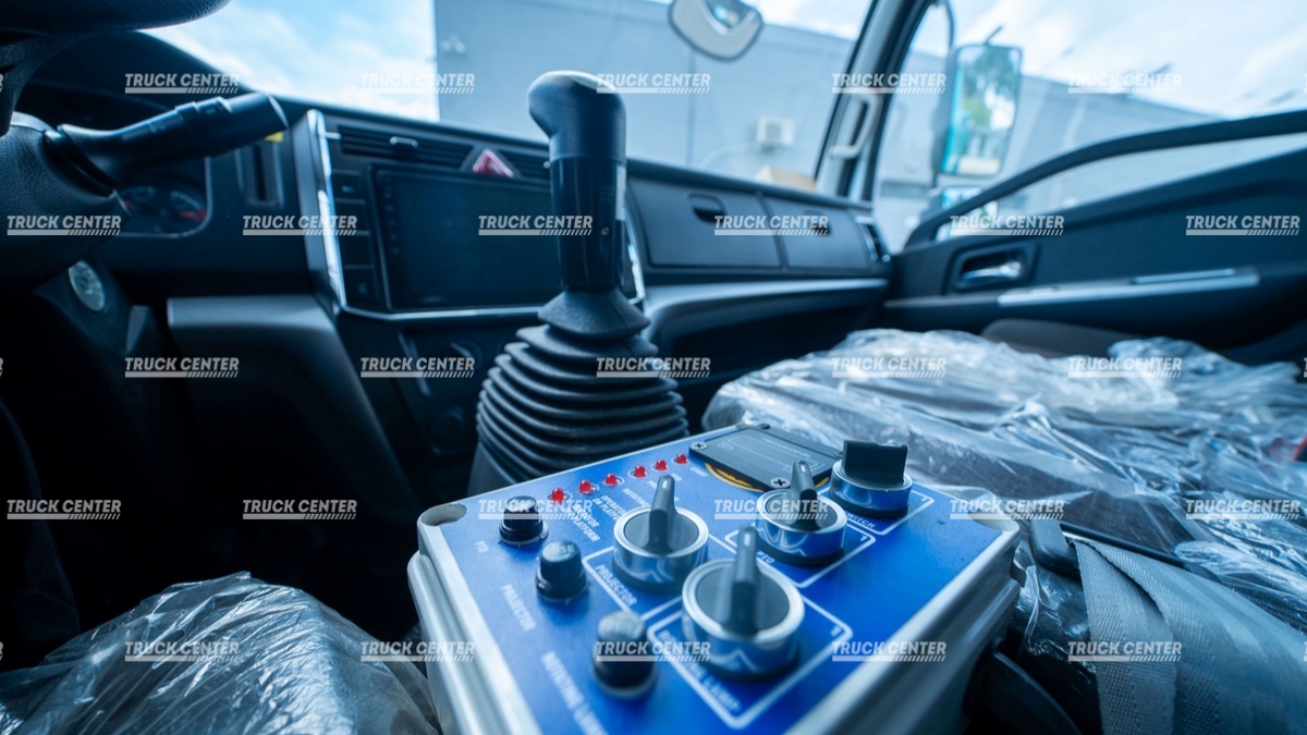 Бортовой автомобиль DONGFENG С120S