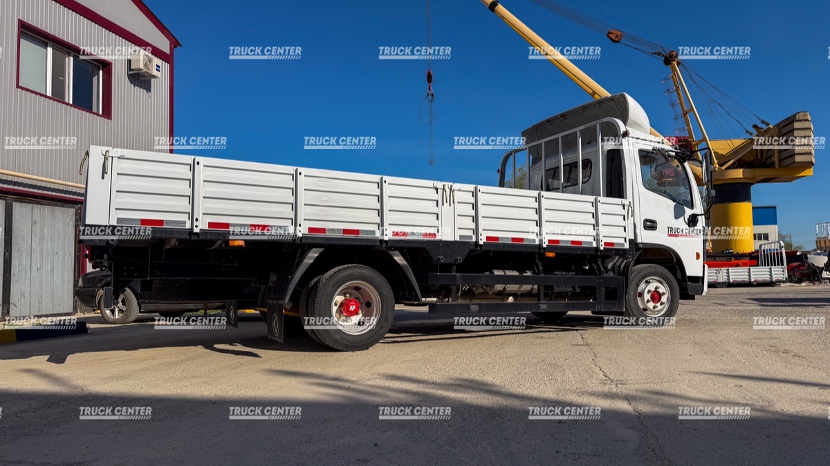Бортовой автомобиль DONGFENG С80N