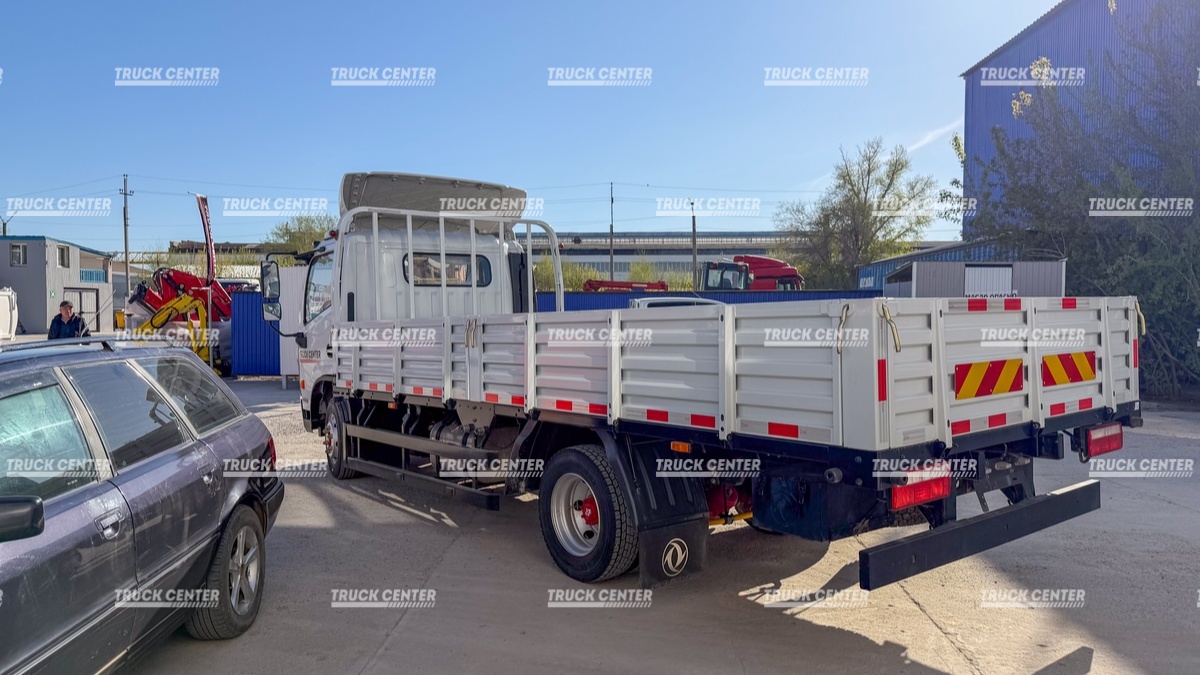 Бортовой автомобиль DONGFENG С80N