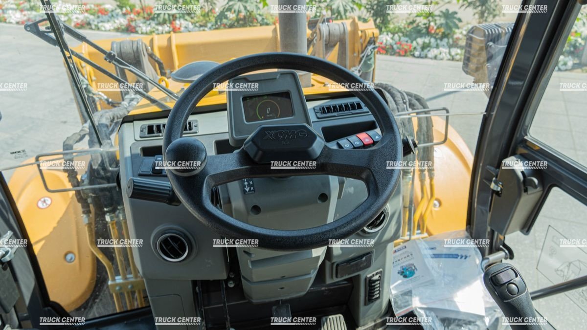  Купить экскаватор погрузчик XCMG SC8-S3570 в Казахстане