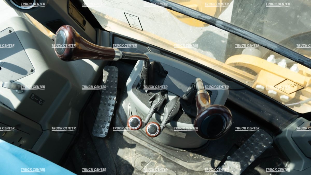 Экскаватор погрузчик XCMG XC870HK