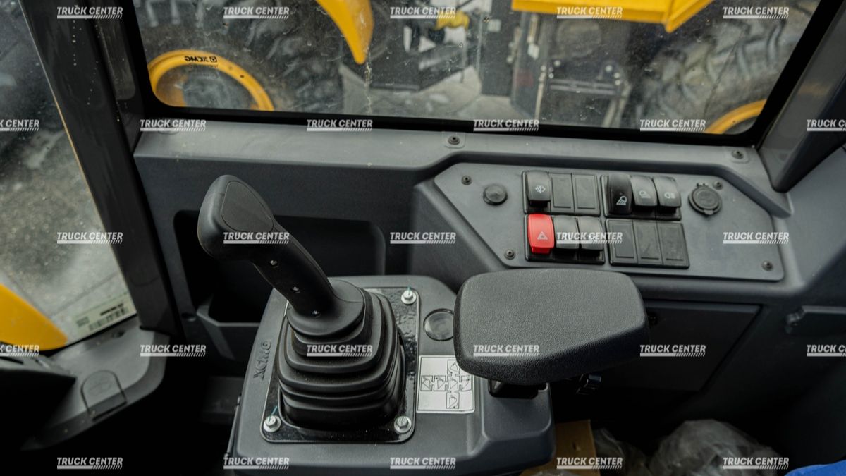 Фронтальный погрузчик XCMG XC936 - 1,8 куб
