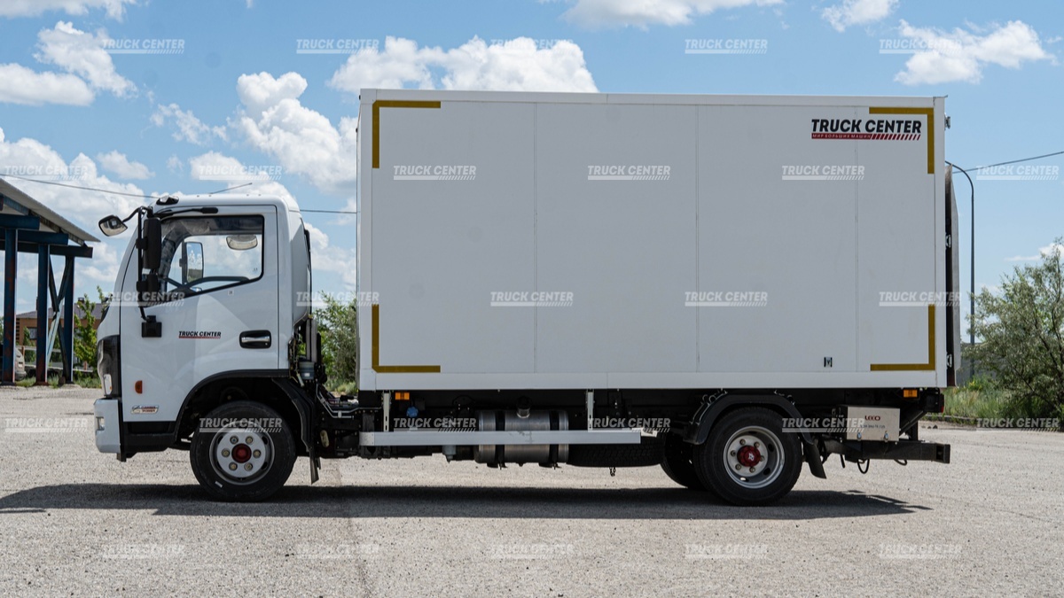 Изотермический фургон с гидробортом DongFeng C80