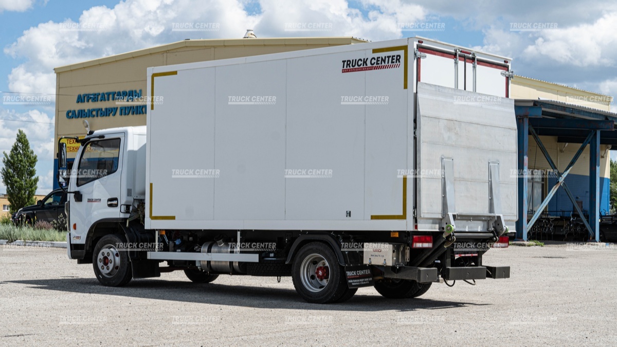 Изотермический фургон с гидробортом DongFeng C80
