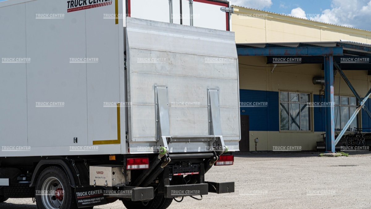 Изотермический фургон с гидробортом DongFeng C80