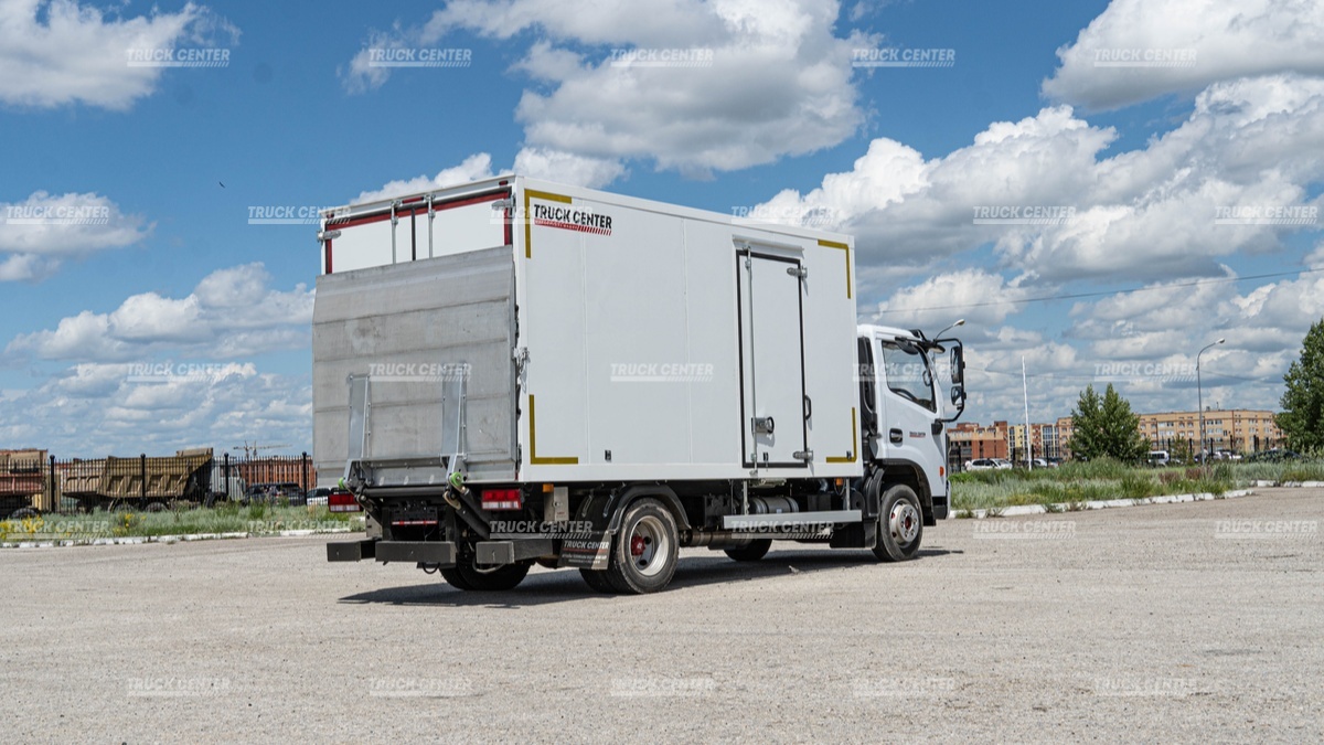 Изотермический фургон с гидробортом DongFeng C80