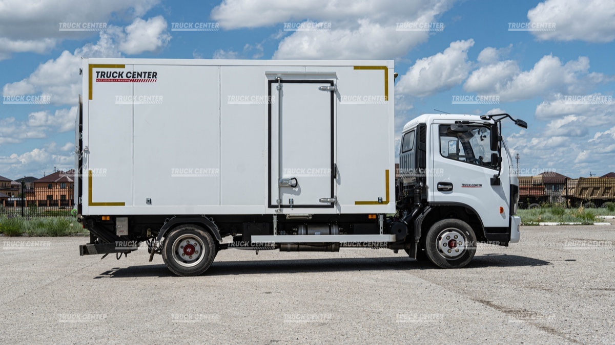 Изотермический фургон с гидробортом DongFeng C80