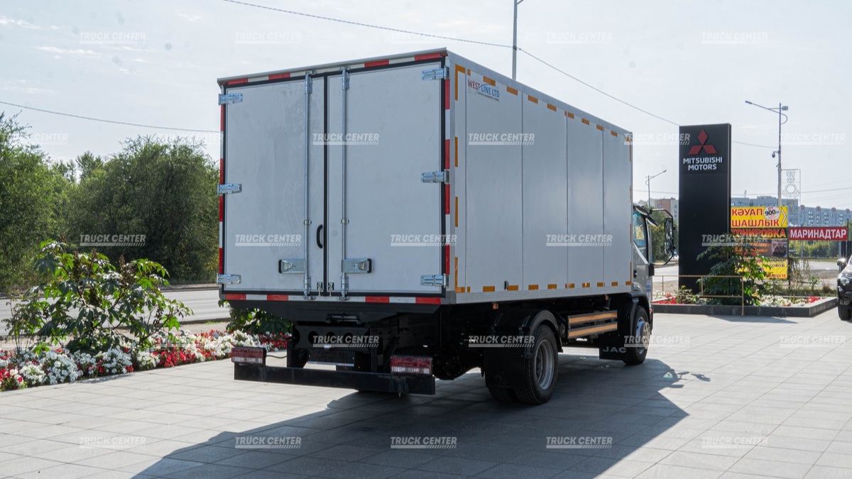 Изотермический фургон с рефрижератором ARCTIC XL на шасси JAC N120 (4х2)