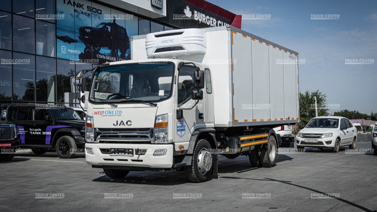Изотермический фургон с рефрижератором ARCTIC XL на шасси JAC N120 (4х2)