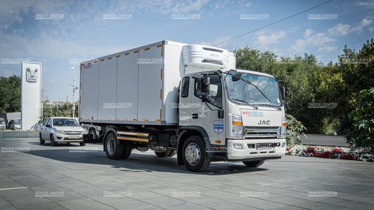 Изотермический фургон с рефрижератором ARCTIC XL на шасси JAC N120 (4х2)