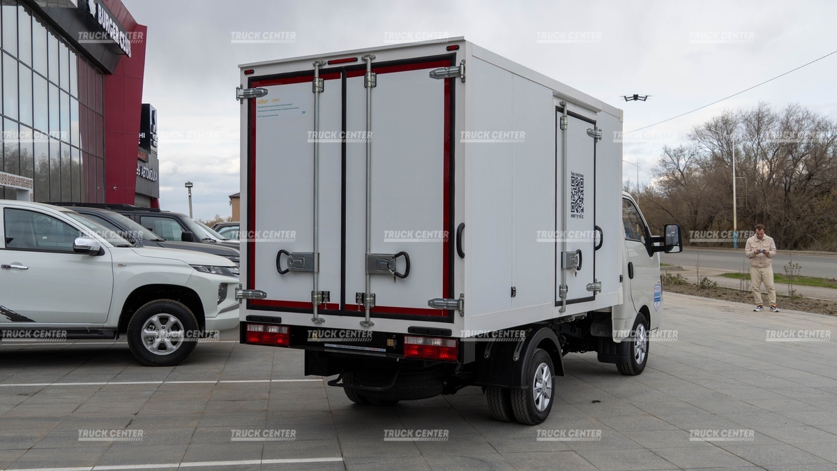 Изотермический фургон (рефрижератор) на базе  JAC N35 4x2