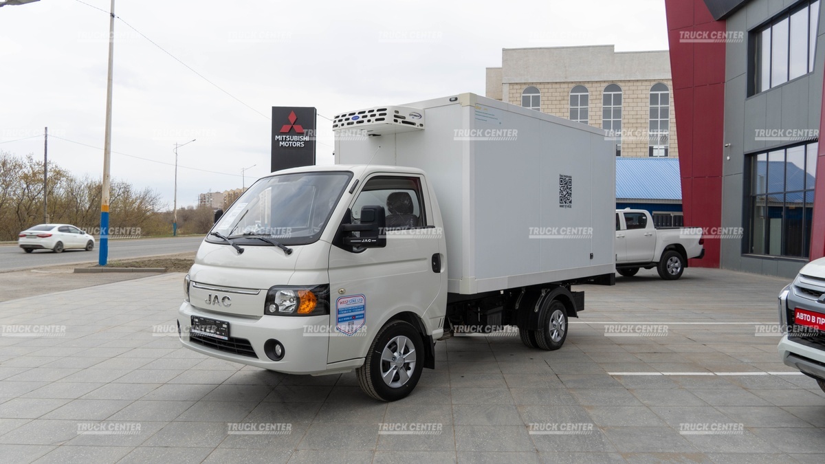 Изотермический фургон (рефрижератор) на базе  JAC N35 4x2