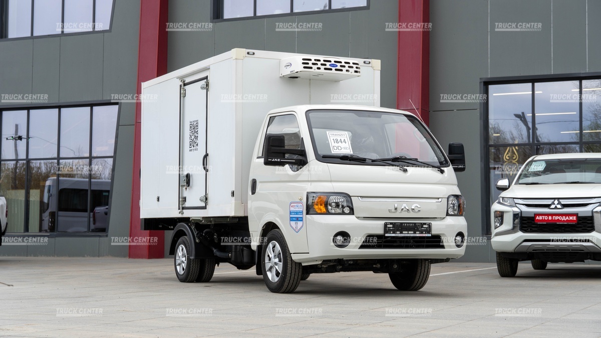 Изотермический фургон (рефрижератор) на базе  JAC N35 4x2