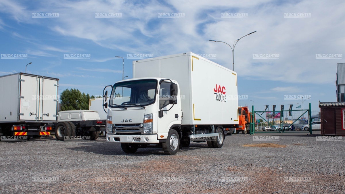 Изотермический фургон (рефрижератор) на базе  JAC N56 4x2
