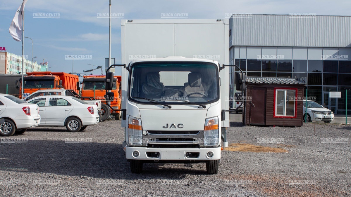 Изотермический фургон (рефрижератор) на базе  JAC N56 4x2