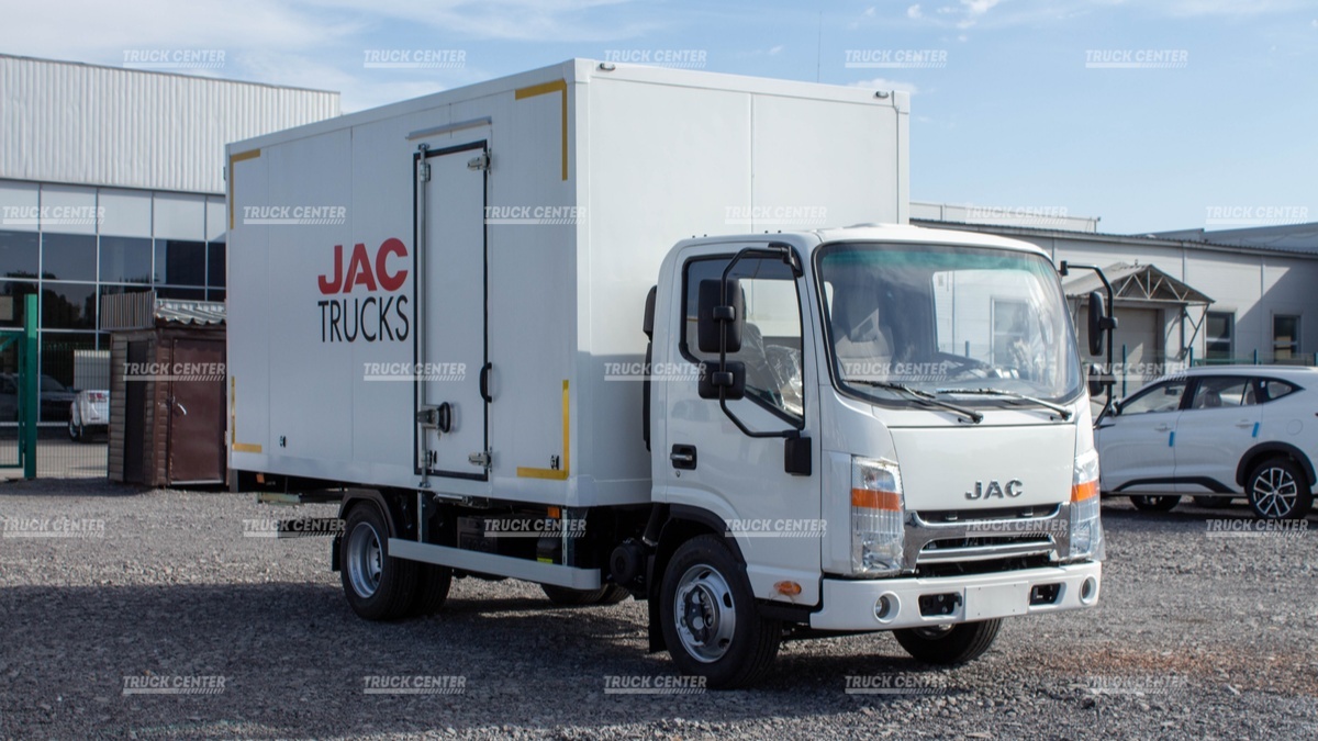 Изотермический фургон (рефрижератор) на базе  JAC N56 4x2