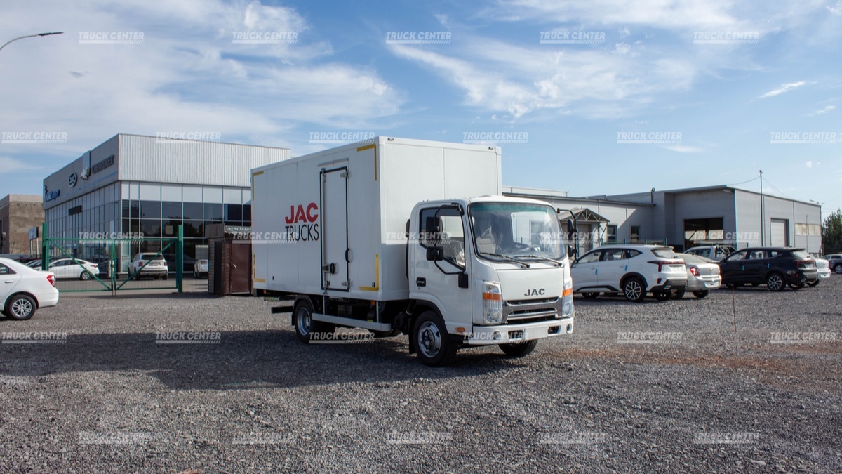Изотермический фургон (рефрижератор) на базе  JAC N56 4x2