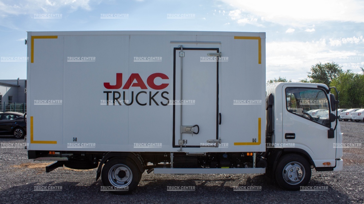 Изотермический фургон (рефрижератор) на базе  JAC N56 4x2