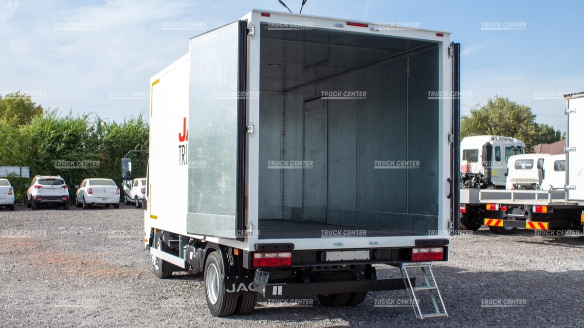 Изотермический фургон (рефрижератор) на базе  JAC N56 4x2