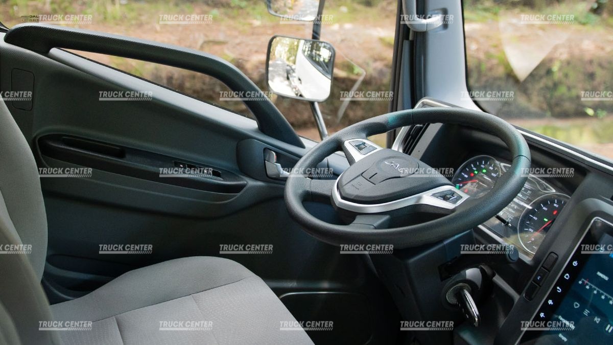 JAC N90 бортовой фургон с тентом (еврофургон)