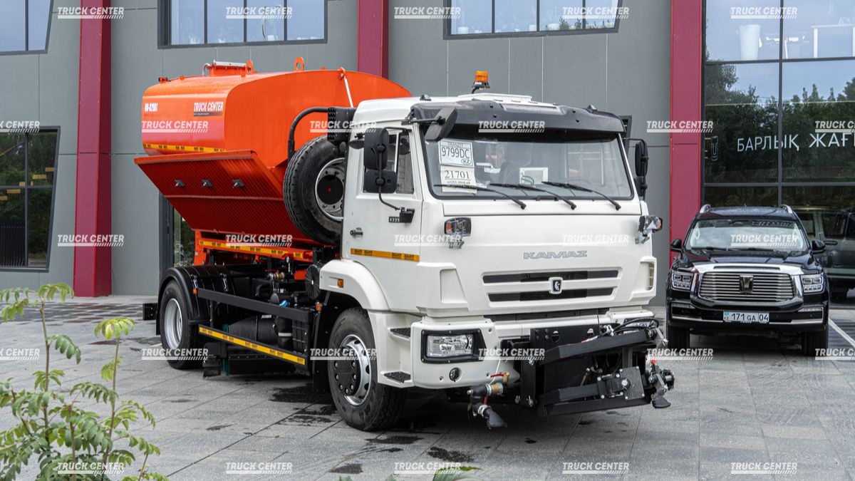 Комбинированная дорожная машина КО-829А1 на шасси КАМАЗ-43253