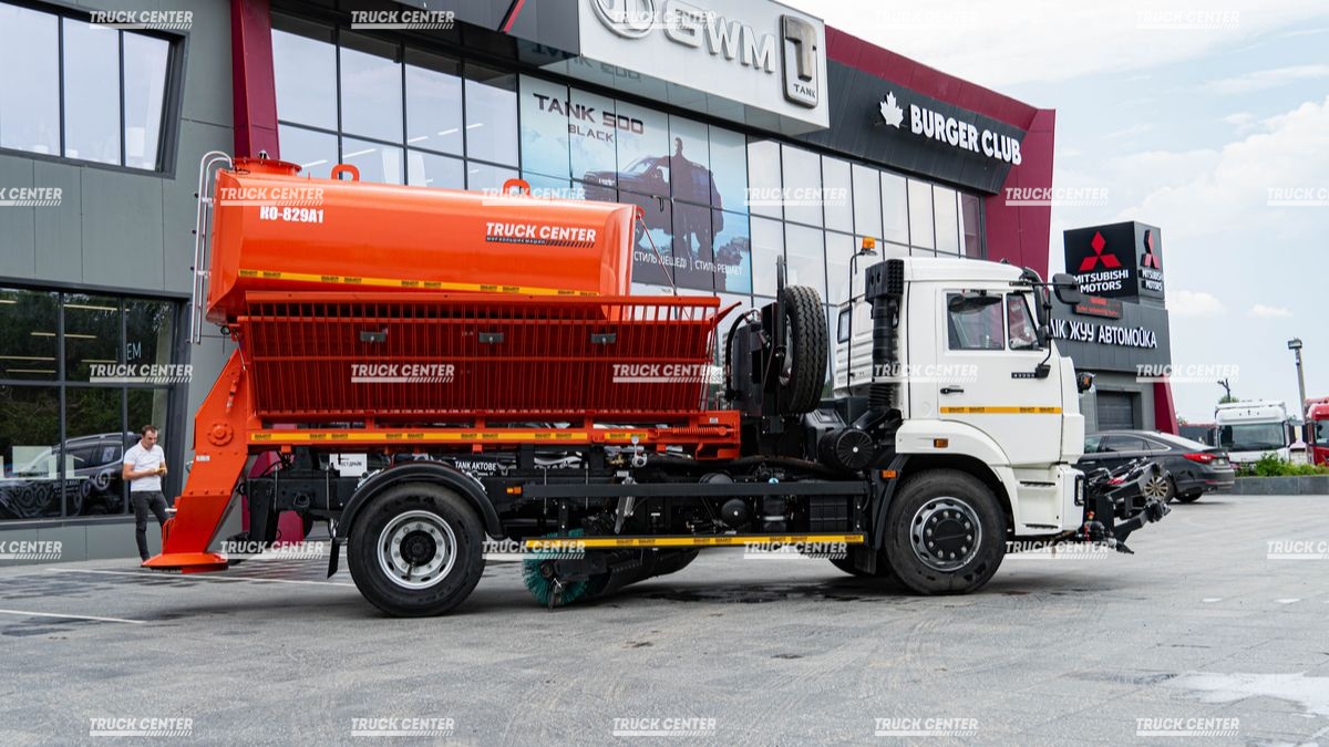 Комбинированная дорожная машина КО-829А1 на шасси КАМАЗ-43253