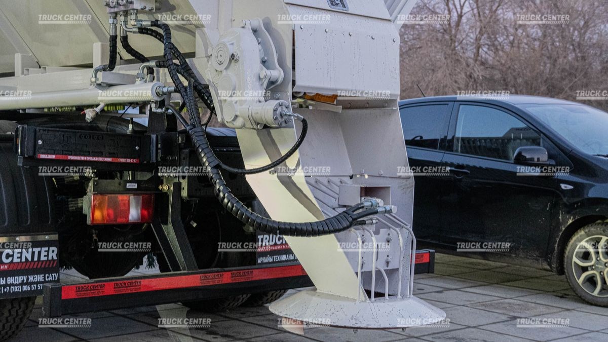 Комбинированная дорожная машина (КДМ) HOWO T5G 4x2