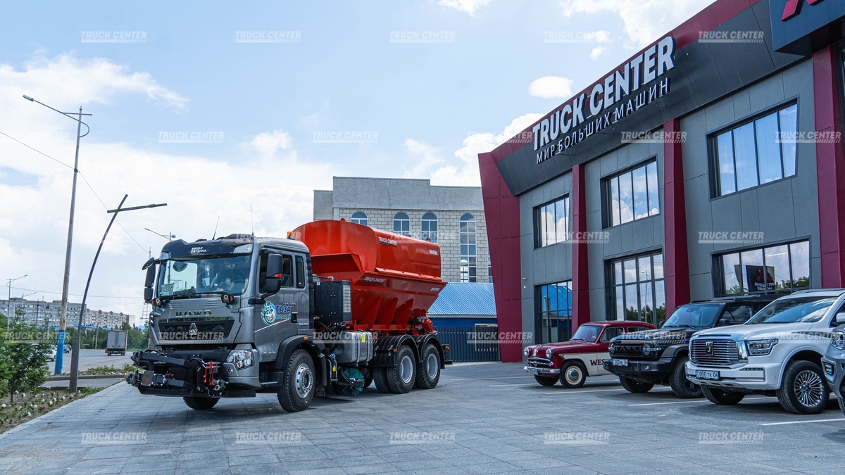 Комбинированная дорожная машина КО-829Б1 на шасси HOWO T5G 6x4