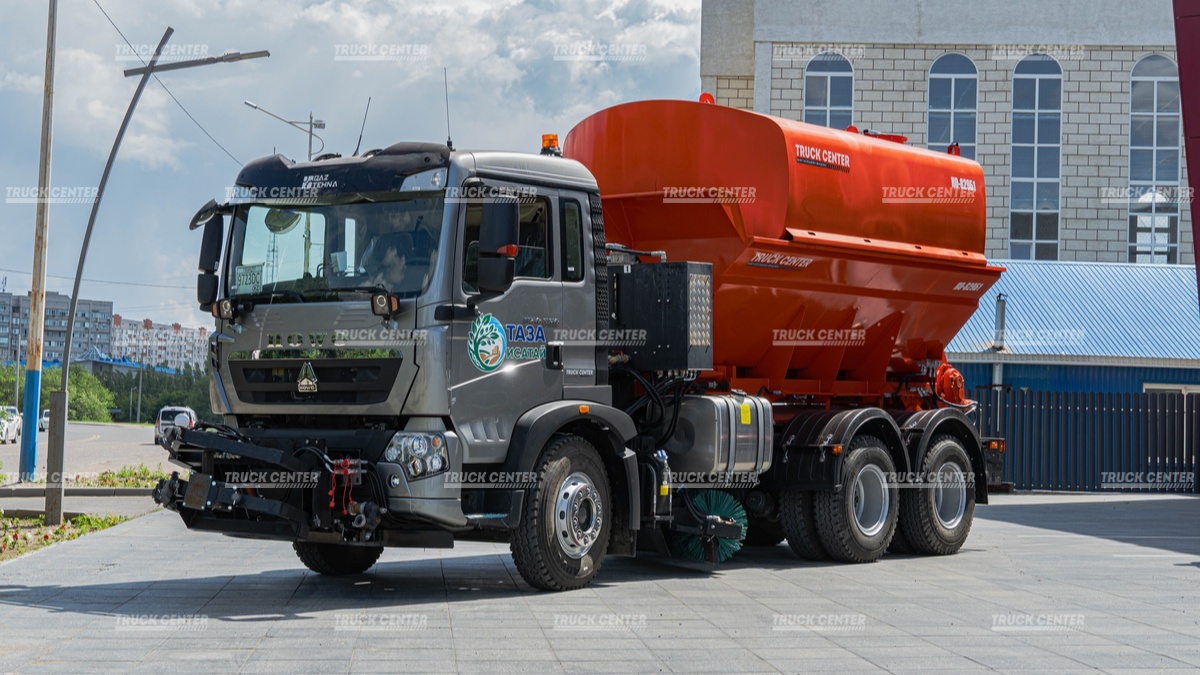 Комбинированная дорожная машина КО-829Б1 на шасси HOWO T5G 6x4