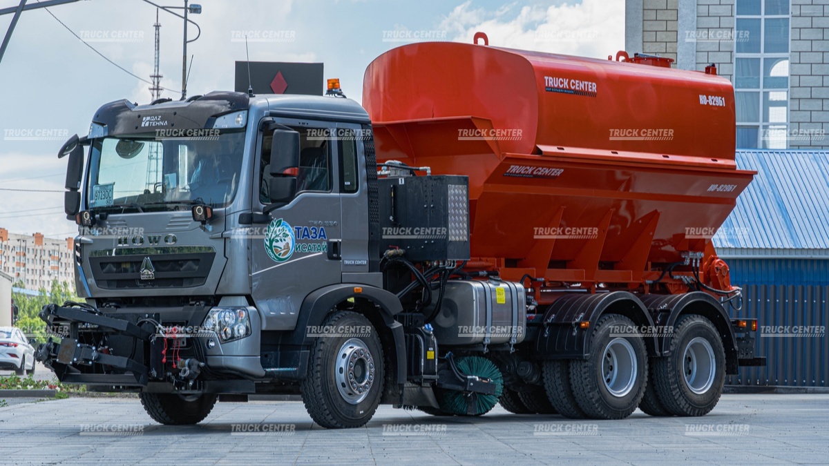 Комбинированная дорожная машина КО-829Б1 на шасси HOWO T5G 6x4