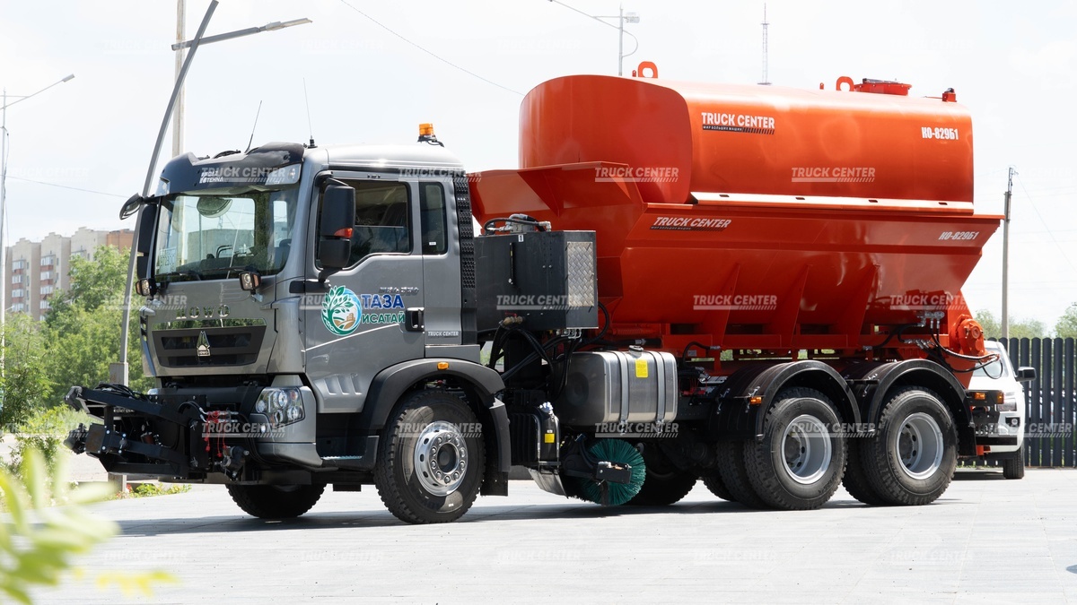 Комбинированная дорожная машина КО-829Б1 на шасси HOWO T5G 6x4