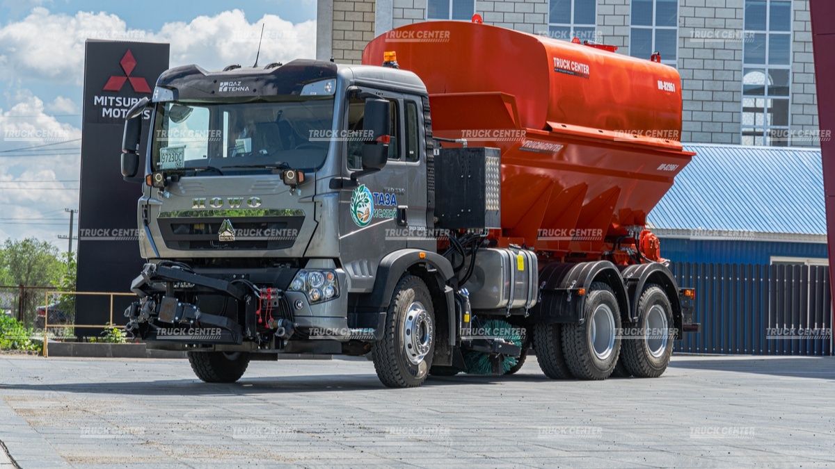 Комбинированная дорожная машина КО-829Б1 на шасси HOWO T5G 6x4