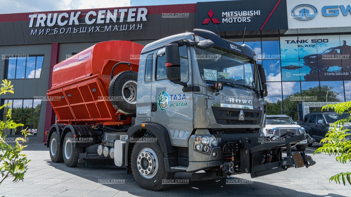 Комбинированная дорожная машина КО-829Б1 на шасси HOWO T5G 6x4
